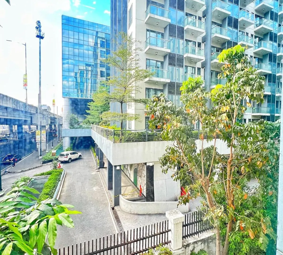 Condo Unit Across Naia T3 & 5 Mins To Runway Manila Apartment