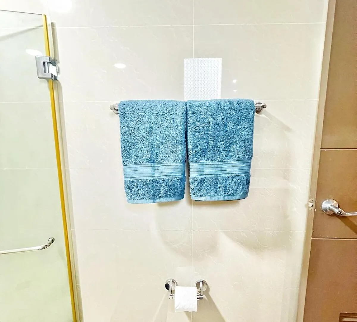 Apartment Condo Unit Across Naia T3 & 5 Mins To Runway Manila
