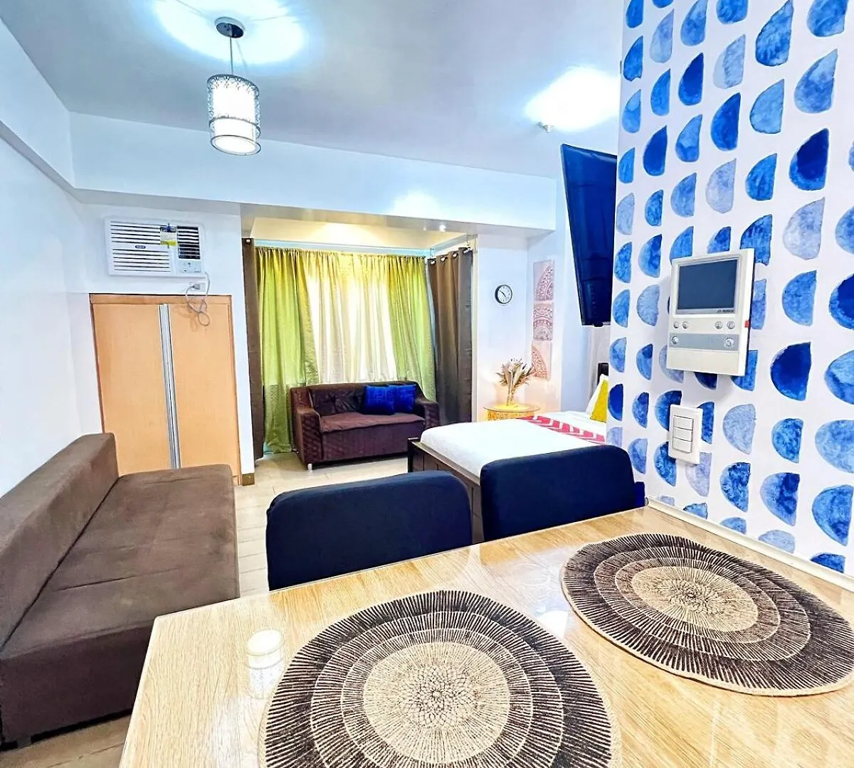 Apartment Condo Unit Across Naia T3 & 5 Mins To Runway Manila