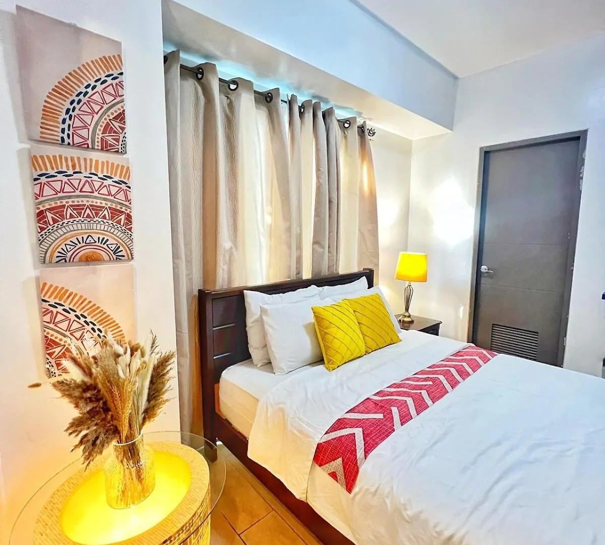 Condo Unit Across Naia T3 & 5 Mins To Runway Manila Apartment