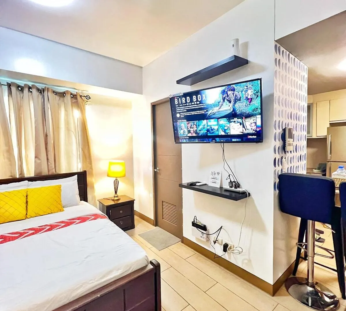 Apartament Condo Unit Across Naia T3 & 5 Mins To Runway Manila